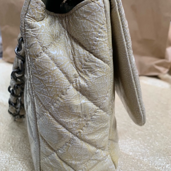 Chanel Crinkled Patent Jumbo SHW Single Flap Bag - Picture 4 of 8